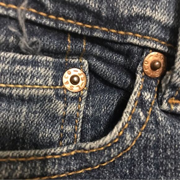 Levi's Superlow Stretch frayed 514 Denim Shorts Size 9 - Picture 6 of 7